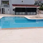 ヴィラ White With Pool , Garden ,balcony With Amazing Panorama