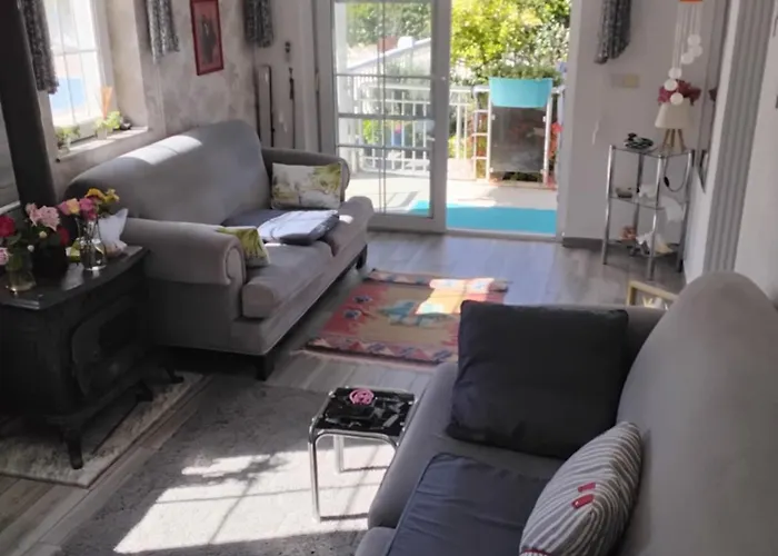 White With Pool , Garden ,balcony With Amazing Panorama וילה