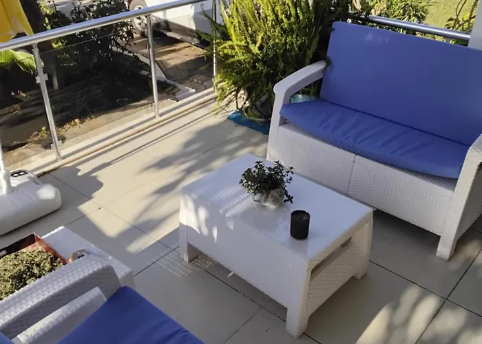 White With Pool , Garden ,balcony With Amazing Panorama וילה פאטהיה