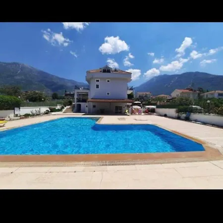 Villa Havuzlu Beyaz *