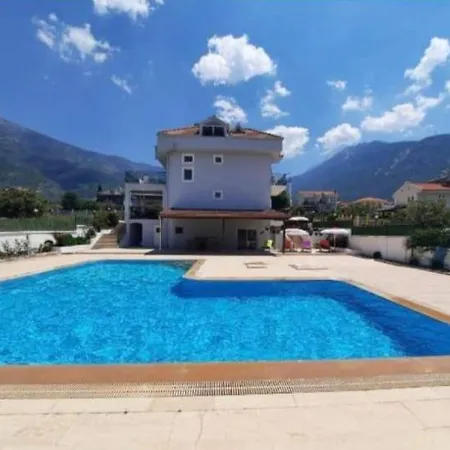Villa Havuzlu Beyaz