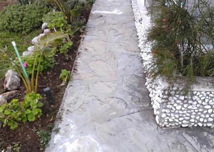 White With Pool , Garden ,balcony With Amazing Panorama Vila